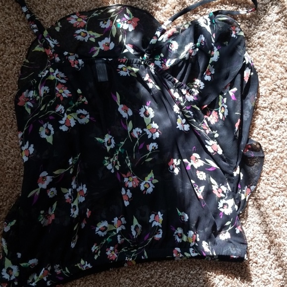 NWT torrid top 🏵🌹 - Picture 3 of 4